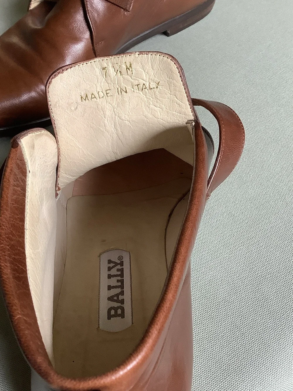 Bally elegant single